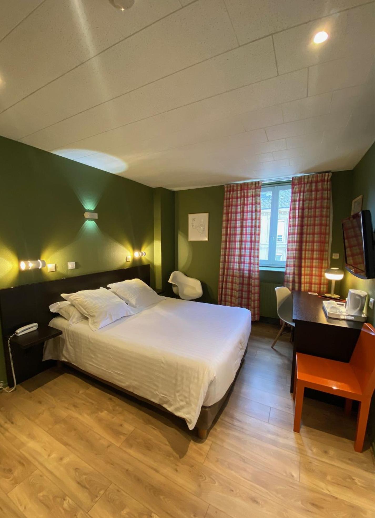 Hotel Le Pelican Charleville-Mezieres Bagian luar foto