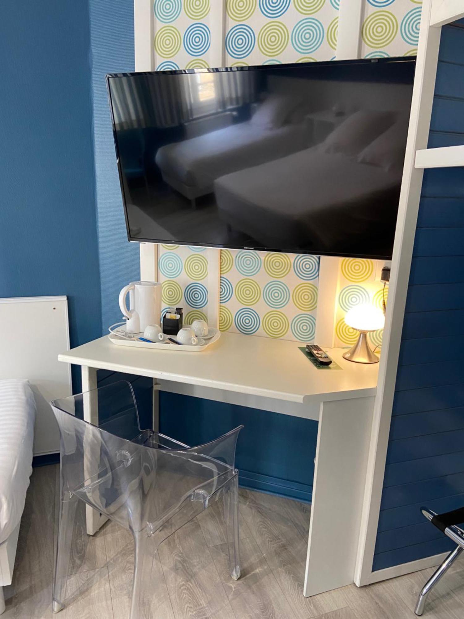 Hotel Le Pelican Charleville-Mezieres Bagian luar foto