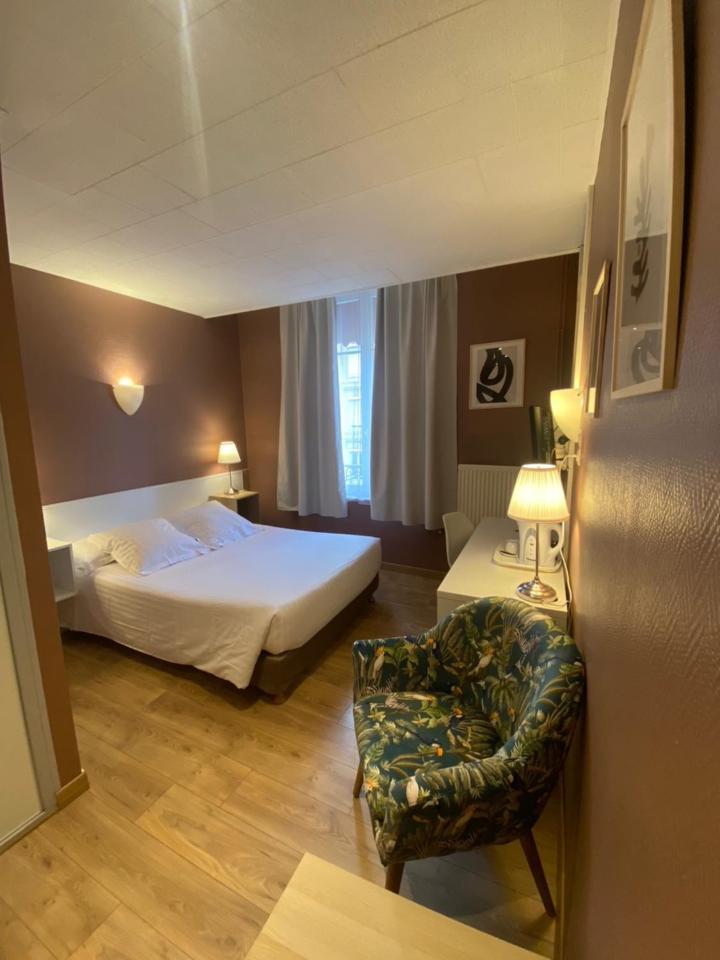 Hotel Le Pelican Charleville-Mezieres Bagian luar foto