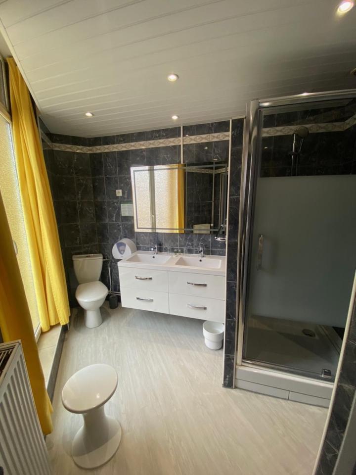 Hotel Le Pelican Charleville-Mezieres Bagian luar foto
