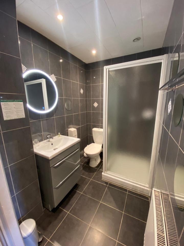 Hotel Le Pelican Charleville-Mezieres Bagian luar foto