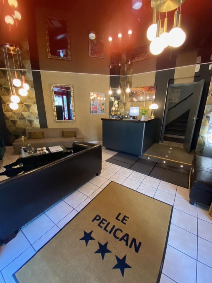 Hotel Le Pelican Charleville-Mezieres Bagian luar foto