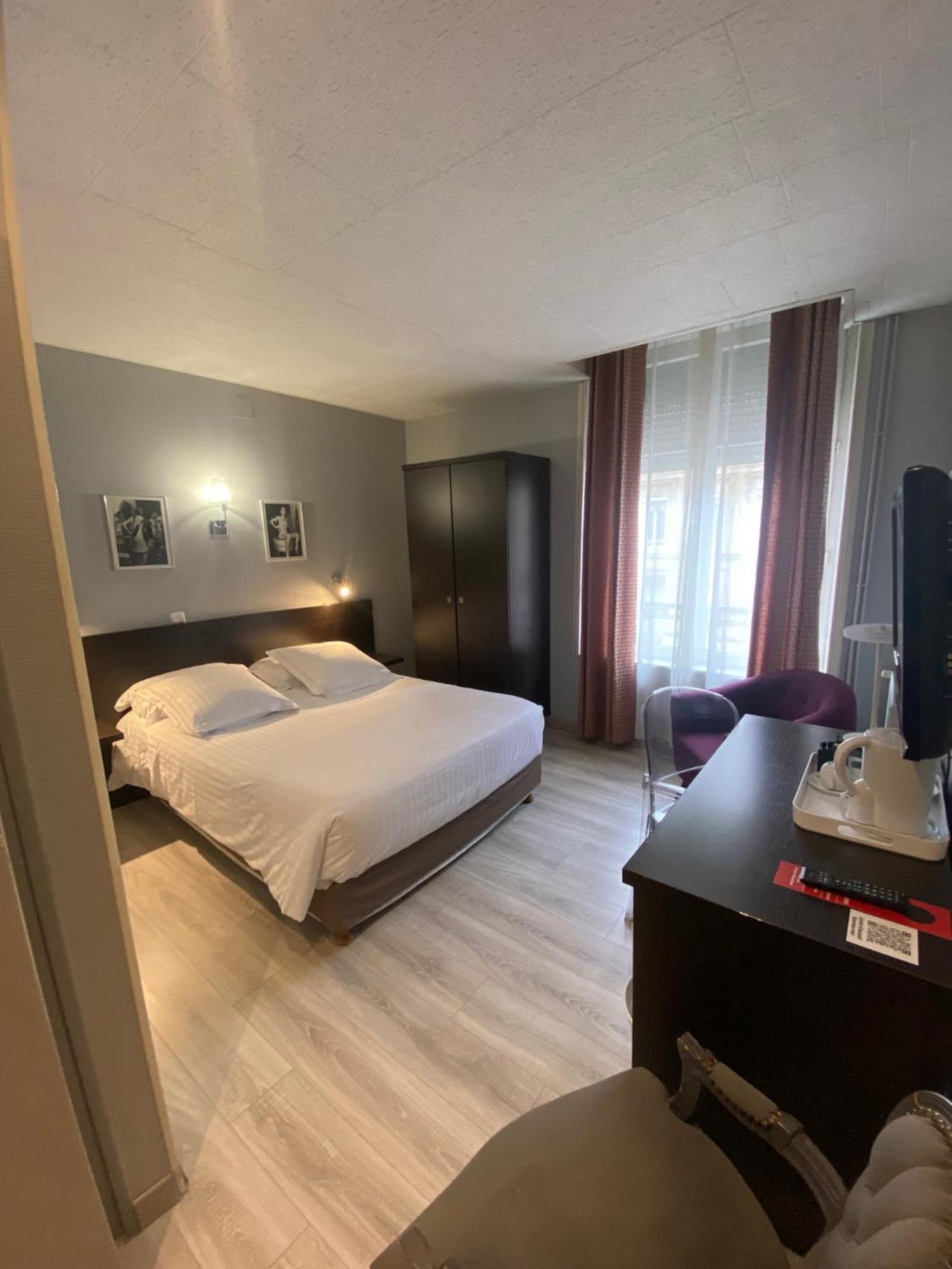 Hotel Le Pelican Charleville-Mezieres Bagian luar foto
