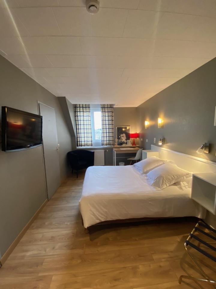 Hotel Le Pelican Charleville-Mezieres Bagian luar foto