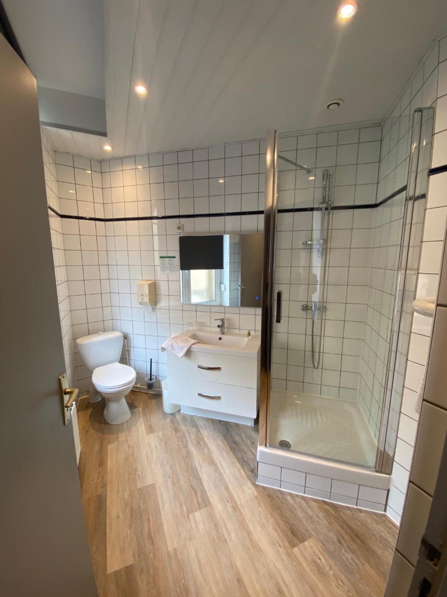 Hotel Le Pelican Charleville-Mezieres Bagian luar foto