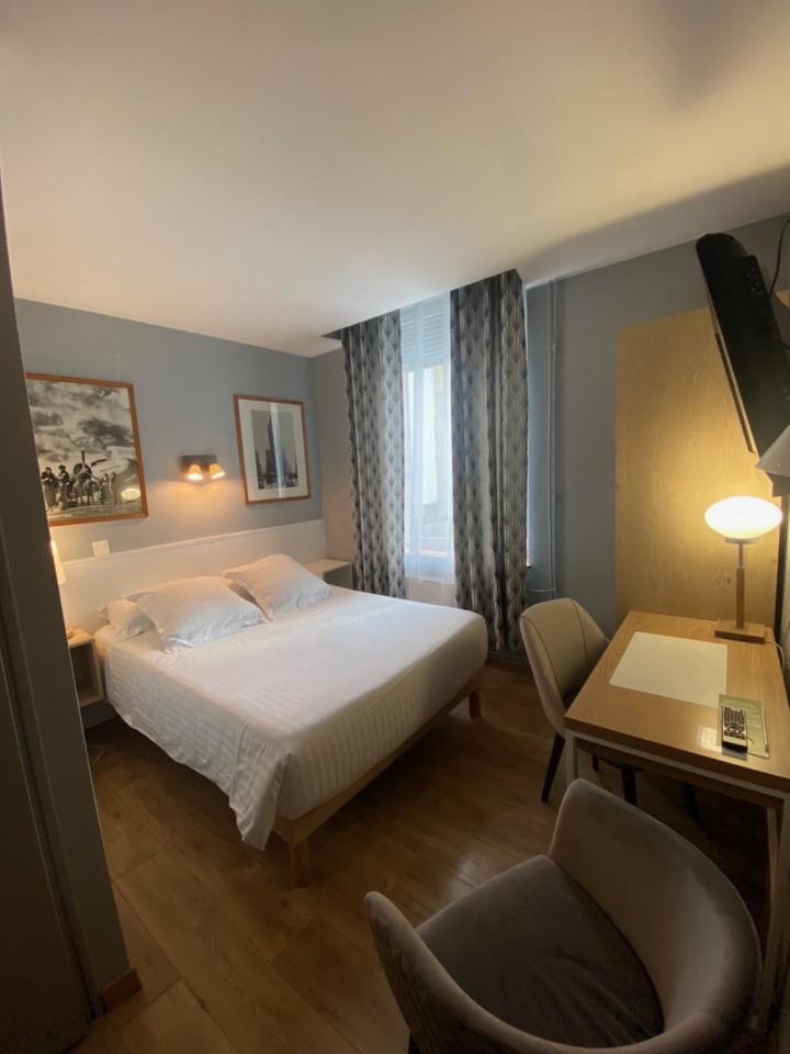 Hotel Le Pelican Charleville-Mezieres Bagian luar foto