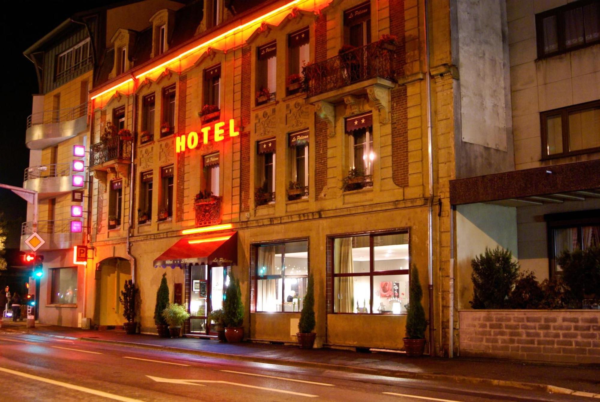 Hotel Le Pelican Charleville-Mezieres Bagian luar foto